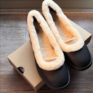 UGG ZORA Women's Black Leather and Cream Fur Ballet Flats - Brand New in Box